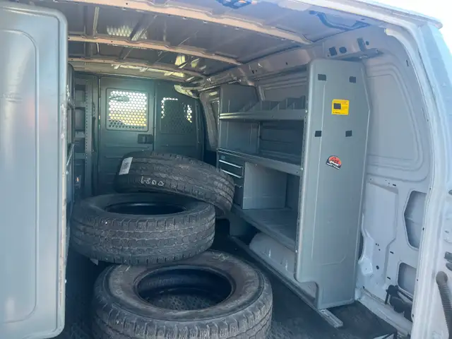 2014 Ford Econoline E-250 cargo van601862498032046084