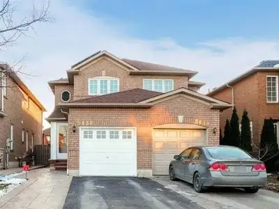 * Upper floor room available for rent near Heartland Town Center in Mississauga ** Rent $475 (in sha...