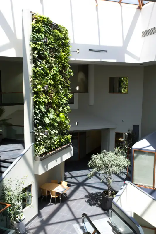 Private warehouse with a loading dock in Commercial & Office Space for Rent in City of Toronto - Image 9