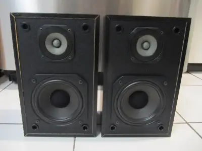 Realistic Minimus 26 Model 40-226F Speakers Rare Like New 1970s, View more