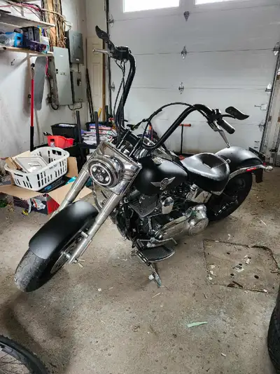 Harley-Davidson fatboy 2007 stage 2. 85 000km entretien fait ! pneus neufs de 500 km : Pirelli Night...