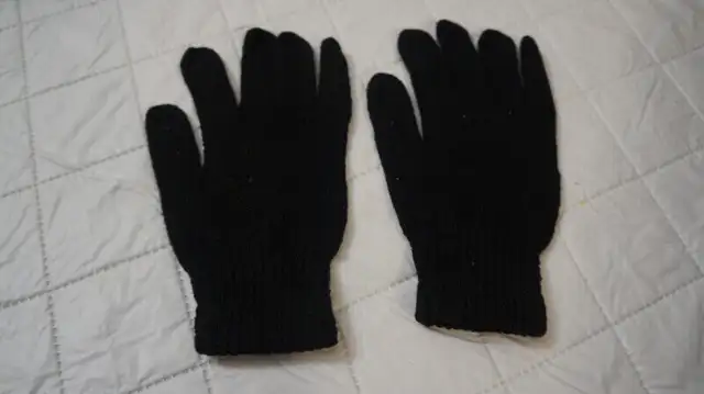 SCARVES  /  GLOVES in Other in Norfolk County - Image 4