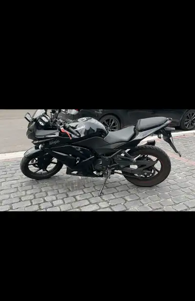 Selling AS IS Great beginner bike. Has been dropped but comes with frame sliders. Has about 38,200 K...