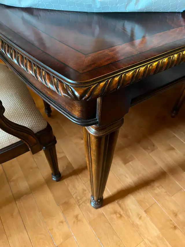 Dinning Room Table; Like New; Hooker furniture! Moving!!!62864365171458123