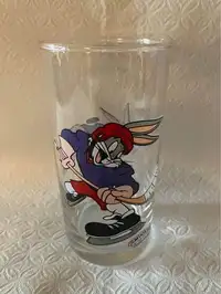 Vintage Smuckers Looney Tunes Bugs Bunny Hockey Glass