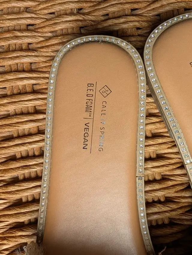 Sandals- Women's size 8 in Women's - Shoes in Napanee - Image 4