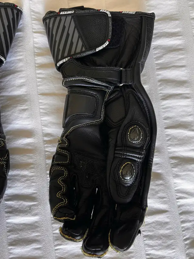 Dainese Full Metal D1 Motorcycle Gloves – Size 8.5 / M in Motorcycle Parts & Accessories in Hamilton - Image 7
