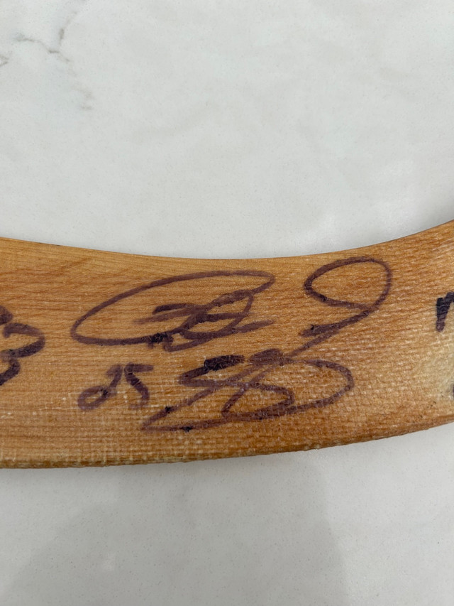 Autographed hockey stick - Nick Kypreos/Peter Zezel/Kris Draper in Arts & Collectibles in Markham / York Region - Image 2