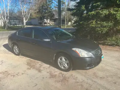 2012 Nissan Altima 2.5S Very recent safety (COI) Michelin X-Ice winter tires, used 1 winter Remote s...