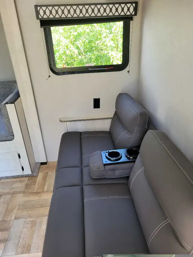 camper. trailer in Travel Trailers & Campers in Kingston - Image 6