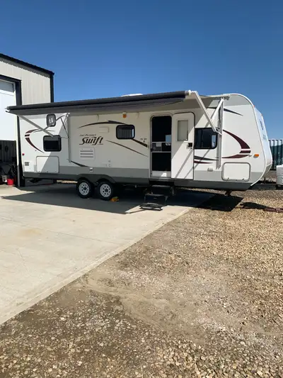 2014 Jayco Swift 267BHS trailer, sleeps 8-10, bunk model, large slide, power awning, roof in excelle...