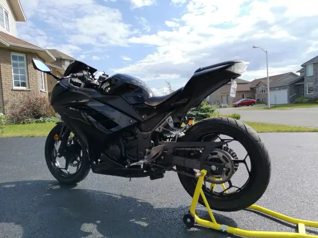 2014 Kawasaki Ninja 300 ABS – Immaculate, Low KM, Blacked out in Sport Bikes in Sudbury - Image 5