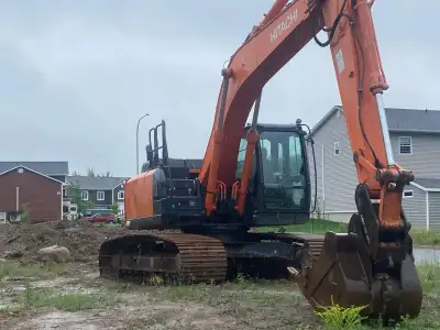 NICE MACHINE 2018 HITACHI ZX210-6 WITH ONLY 3998 HOURS ALSO AS A HYDRAULIC QUICK ATTACH UNDERCARRIAG...