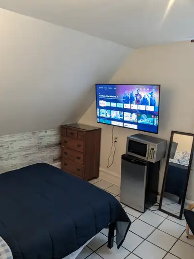 THREE MONTH OF RENT FREE! (EFFECTIVE RENT IS $975/MONTH)