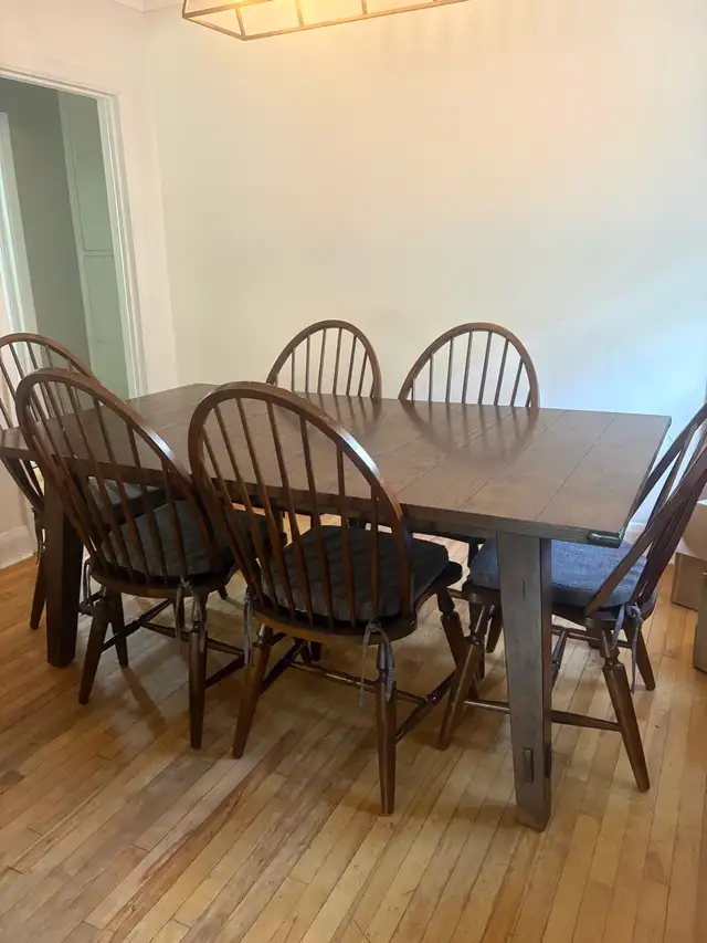 wooden dining room table, buffet and 6 chairs in Dining Tables & Sets in City of Toronto - Image 2
