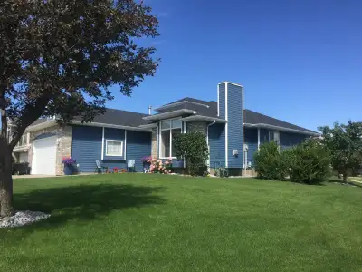 https://www.realtor.ca/real-estate/28282251/15-lakes-close-lacombe-the-lakes