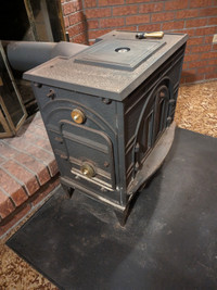 Poêle à bois en fonte/Cast iron wood stove