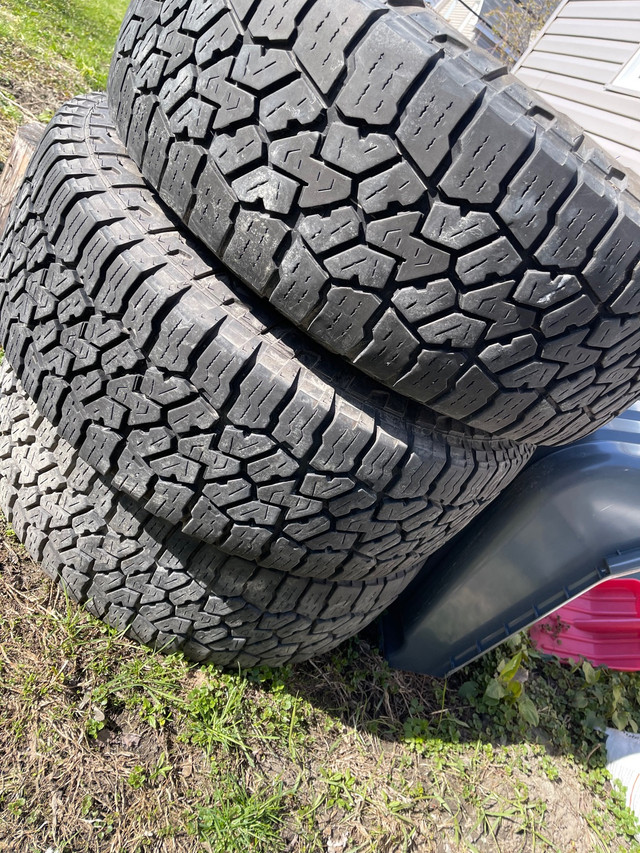 3 pneu et mag en bonne état (dodge cummins) in Tires & Rims in Gatineau - Image 3