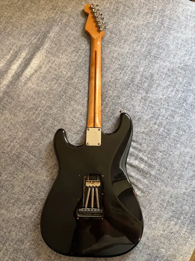 Vintage 94-95 Fender Stratocaster Rare in Guitars in City of Toronto - Image 5