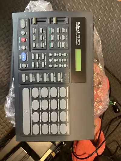 Roland R-70 Human Rhythm Composer Vintage Drum Machine Tested , View more