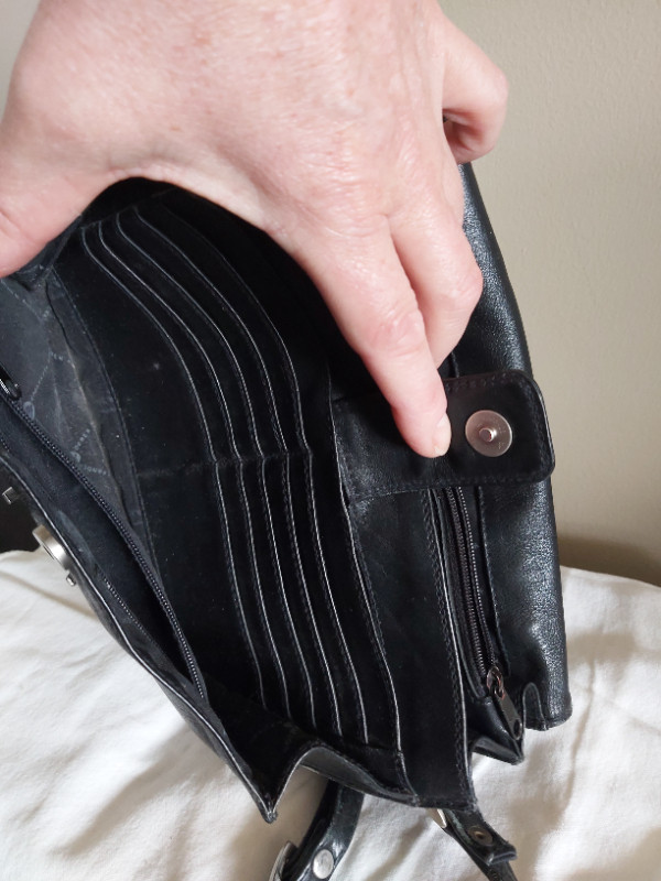 Leather purse Derek Dal Alexander in Women's - Bags & Wallets in Saskatoon - Image 3