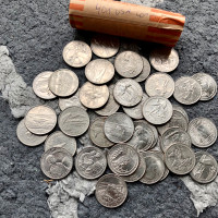 Full roll of USA commemorative quarters. Coins 