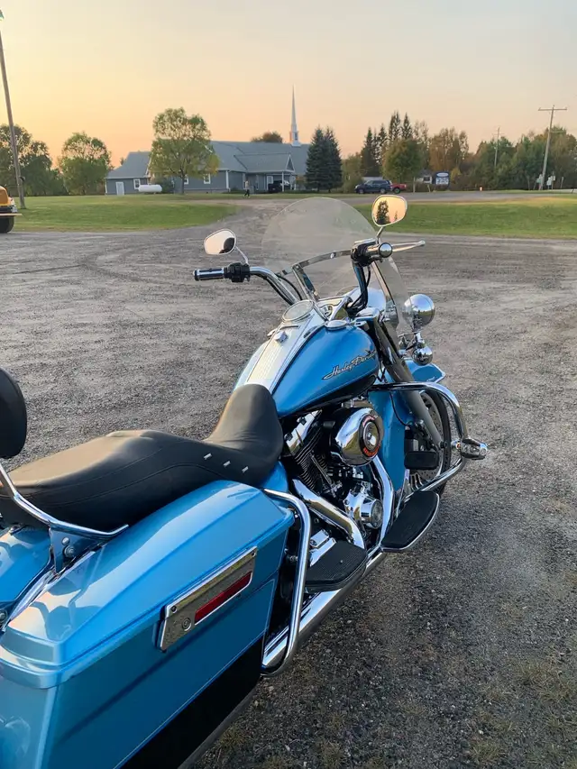 2011 Harley Road King in Street, Cruisers & Choppers in Muskoka - Image 6