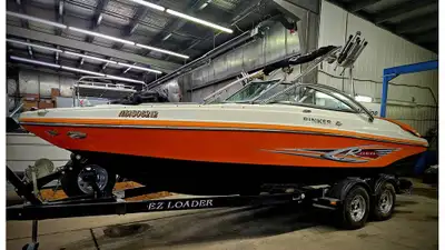 BEAUTIFUL 23 FOOT RINKER BOASTING A 350 MAG V8 MOTOR WITH TOWER & BOARD RACKS, OPEN BOW, REAR WRAP A...