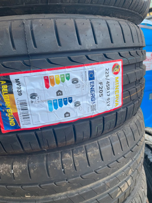 PNEU 225/45R17 2 NEUF ET 2 A 70% DE BON dans Autres pièces et accessoires  à Longueuil/Rive Sud