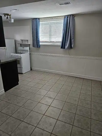 Studio apartment for rent 1150 per month plus hydro