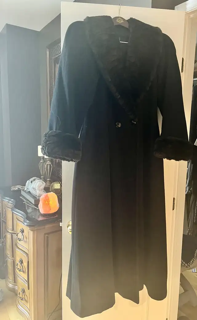 Ankle length wool winter coat - made in Canada in Women's - Tops & Outerwear in City of Montréal - Image 5
