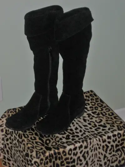 LA CANADIENNE LADIES SUEDE BOOTS, View more