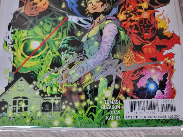 Superman (2016 Series) #1 - Duo Signed by Tomasi and Gleason in Comics & Graphic Novels in Mississauga / Peel Region - Image 3