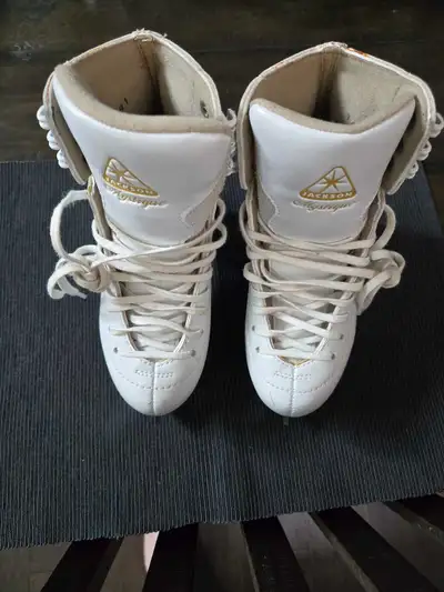 Jackson Mystique figure skates size 1, View more