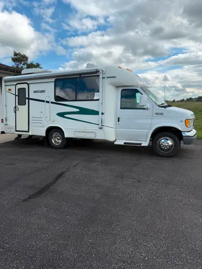 - 6.8L V10 engine (415 CI) - Power steering, brakes and locks - Air bag suspension on rear for a bet...