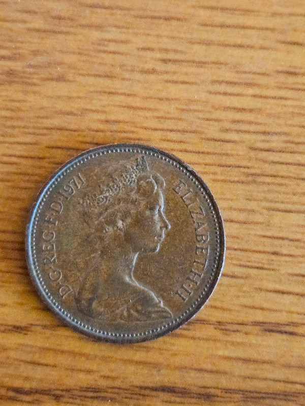 1971 New Pence 2P British Elizabeth II Coin in Arts & Collectibles in Guelph - Image 2