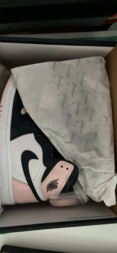 Jordan 1 bubble gum size 4.5y/6w, View more