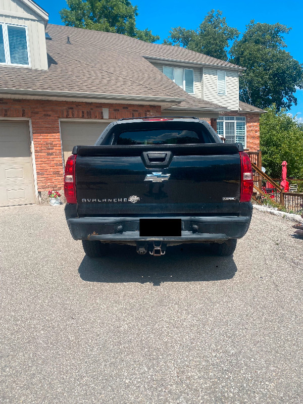 2008 Chevrolet Avalanche Truck - Black in Cars & Trucks in Fredericton - Image 4