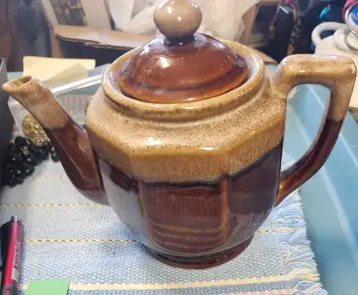 This is a vintage Taiwan teapot, perfect for adding a touch of retro charm to your tea time! It's in...