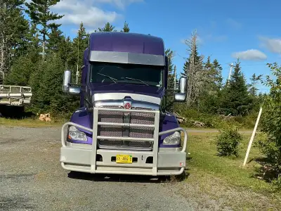 2020 Kenworth 680, very clean truck, 510 Paccar, 18 speed, 22.5 rubber, front tires 50%, rear tires...