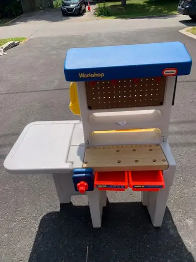 Ensemble de jeu amusant pour enfant avec établi Little Tikes. Détails techniques Objectif(s) pédagog...