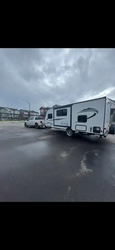 2015 Coachman Apex Nano 193 BHS Slide Out- Like New!!! Selling our 2015 Coachmen Apex Nano 193BHS tr...