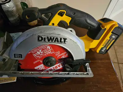 Dewalt skillsaw. Works great barley use it. Comes with 8h battery. New Diablo skill saw