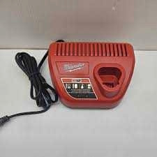 Chargeur Milwaukee M12 dans Outils électriques  à Longueuil/Rive Sud