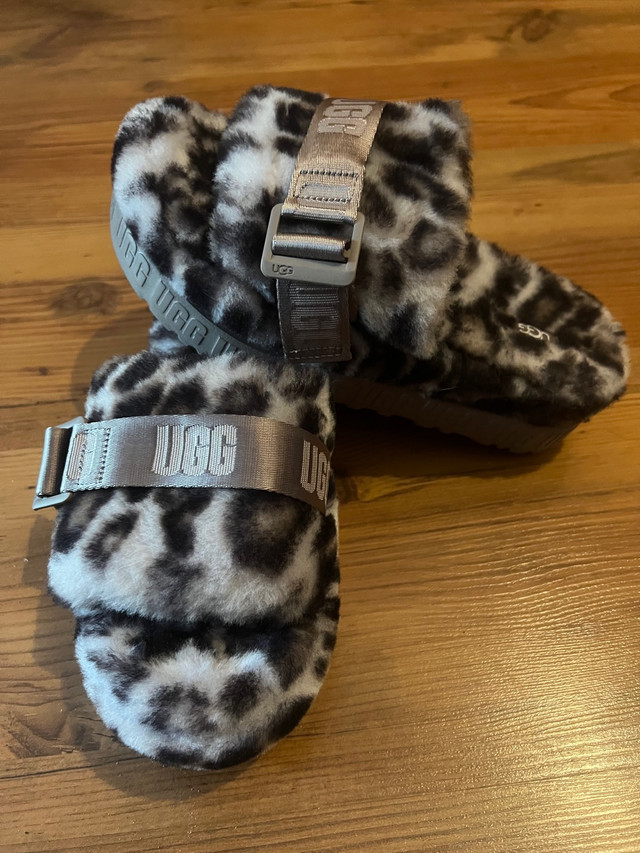 Ugg slippers size 7 women’s  in Women's - Shoes in Barrie - Image 2
