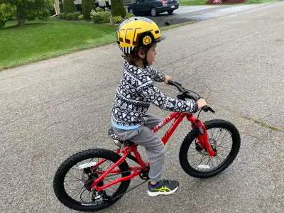 Kids MEC DASH 20 inch mountain bike, View more