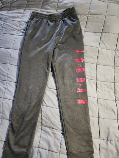 2 paires de pantalons enfant. 12-13 ans, View more