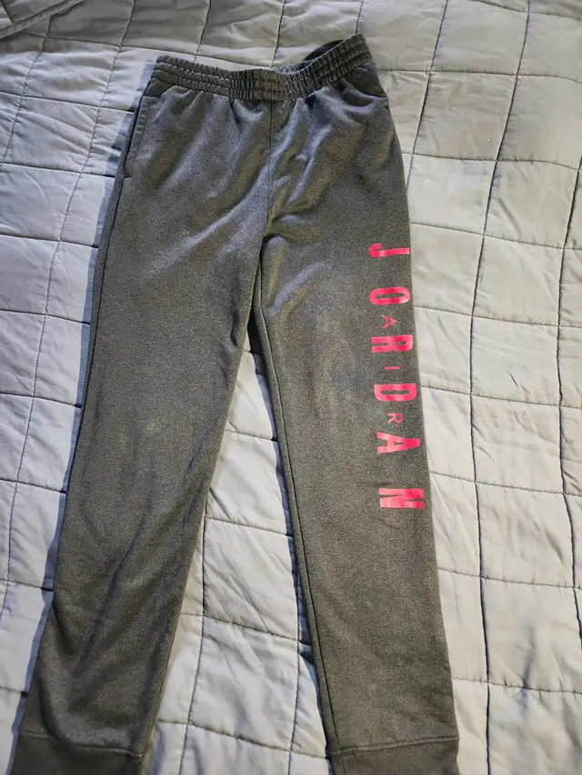 2 paires de pantalons enfant. 12-13 ans in Kids & Youth in Laval / North Shore - Image 2