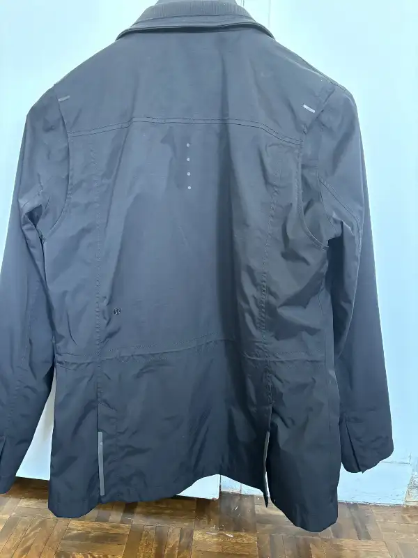 LULULEMON MENS 3 SEASON JACKET in Men's in City of Montréal - Image 4