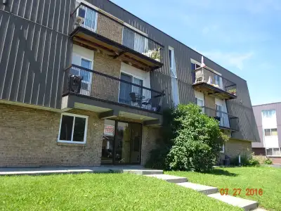 Longueuil ( St-Hubert beau 41/2 libre immédiatement